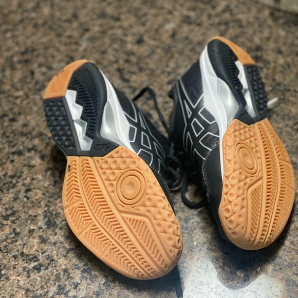 Youth ASICS running shoes EUC - Picture 5 of 5